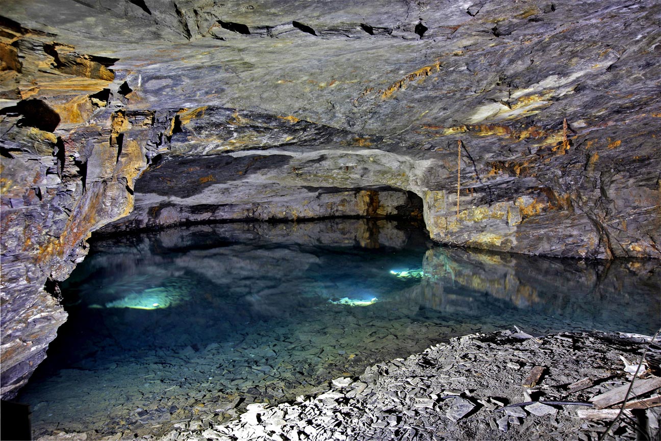 Carnglaze Caverns